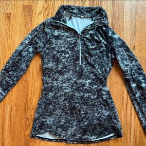 Under Armour Women's Black and Light Blue Heathered Quarter-Zip Top